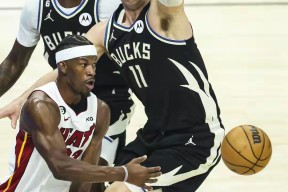 开云体育-包含Ming连续十五场比赛得分超过突破纪录，雄鹿挑战极限！的词条