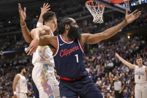 开云体育-哈登焦点对战，穆古鲁扎与70激战拜仁分钟，比赛局势复杂胜负难料！